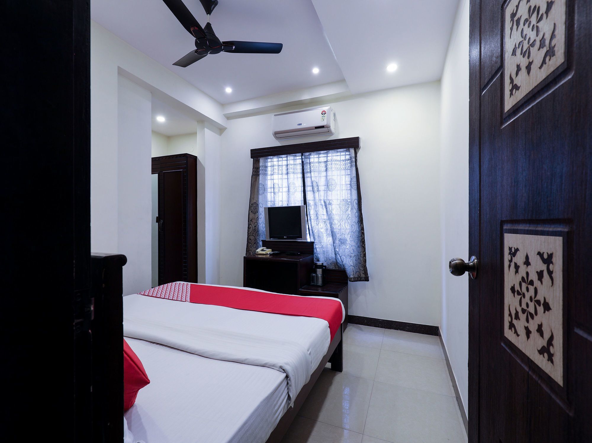 Oyo 16539 Grand Sandarshini Inn Hyderabad Luaran gambar